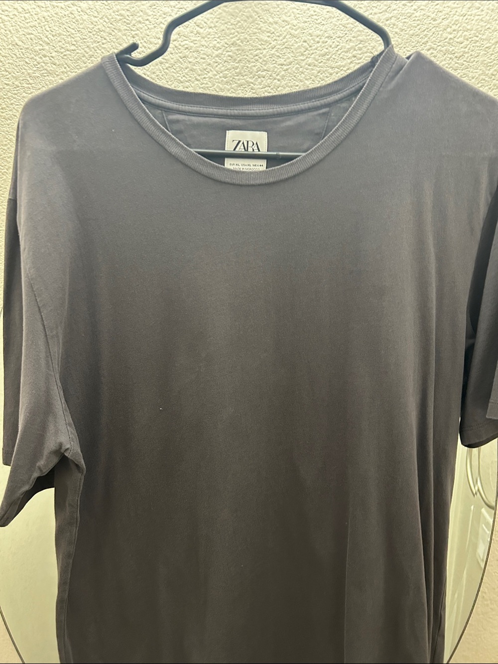 Zara Men’s Short-Sleeve Crew Tee in Charcoal